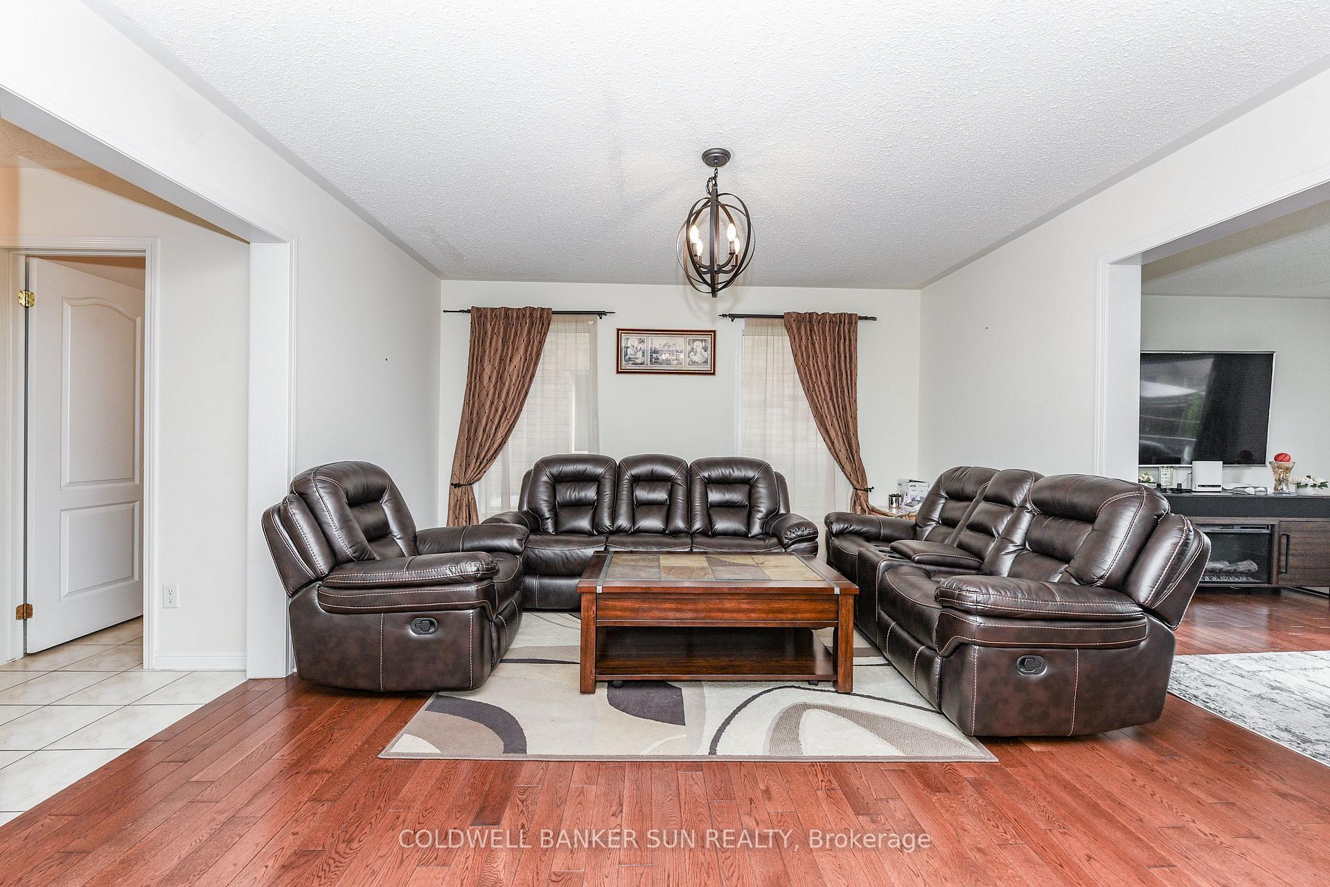 Photo 9 of 34 Benmore Crescent, Brampton, Vales of Castlemore — HOMEH
