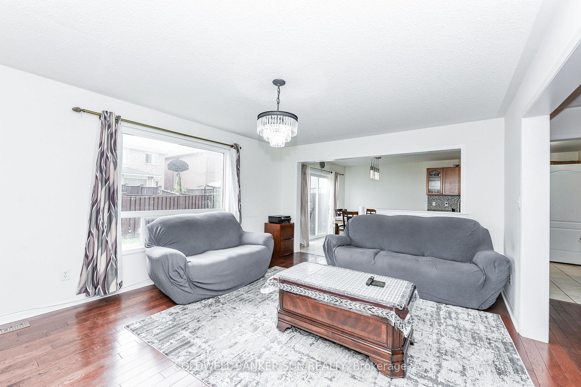 Photo 10 of 34 Benmore Crescent, Brampton, Vales of Castlemore — HOMEH