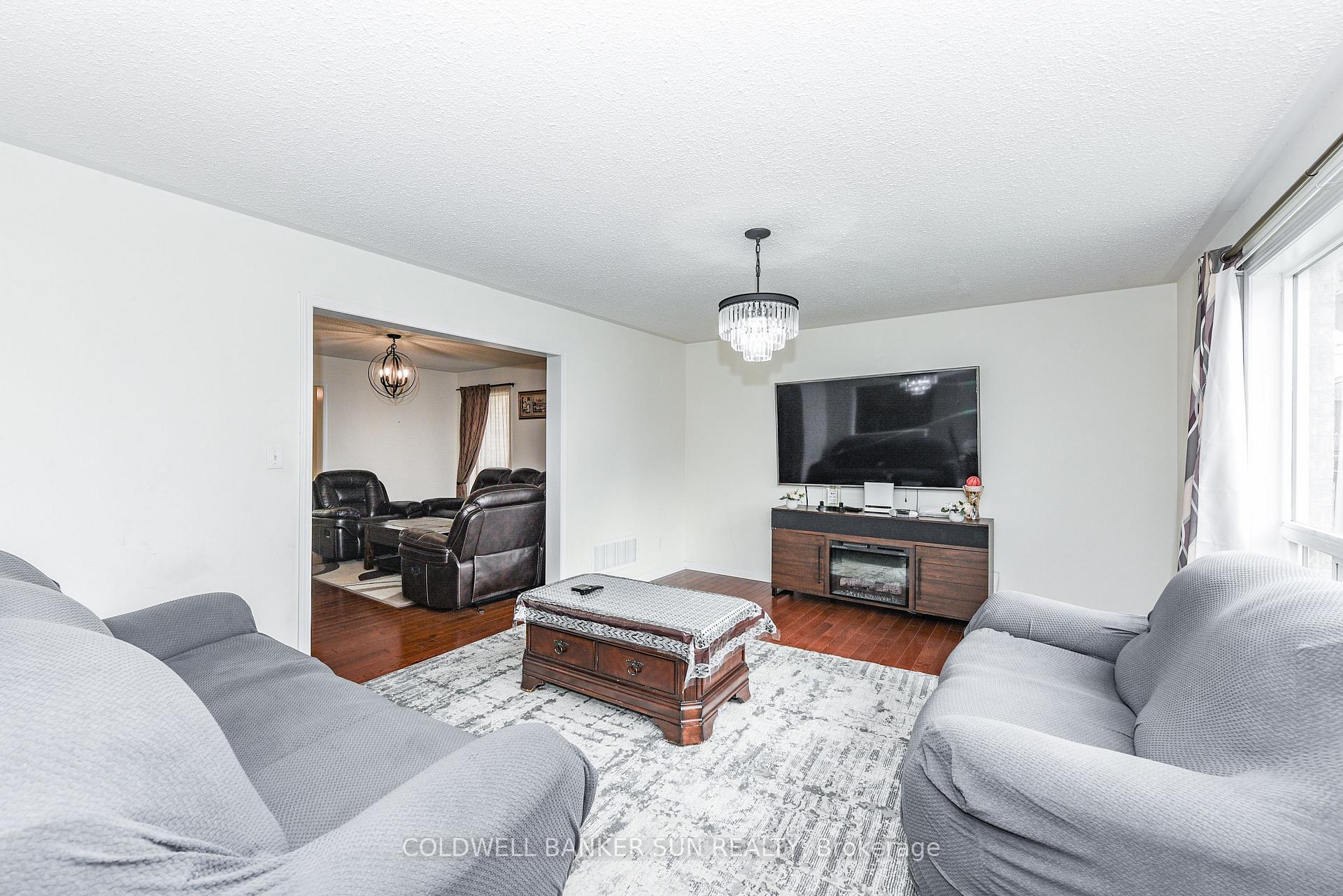 Photo 12 of 34 Benmore Crescent, Brampton, Vales of Castlemore — HOMEH