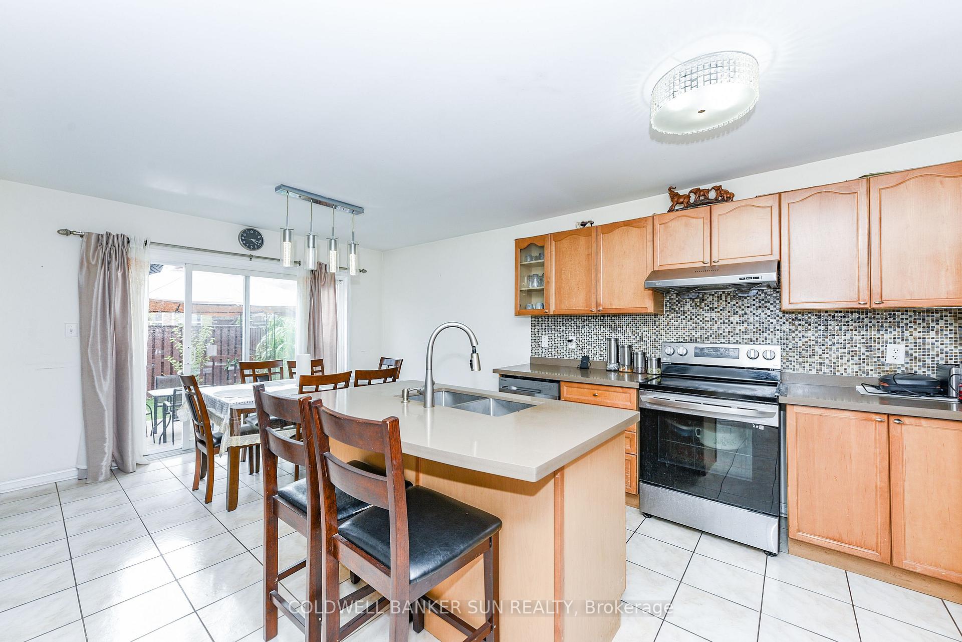 Photo 15 of 34 Benmore Crescent, Brampton, Vales of Castlemore — HOMEH