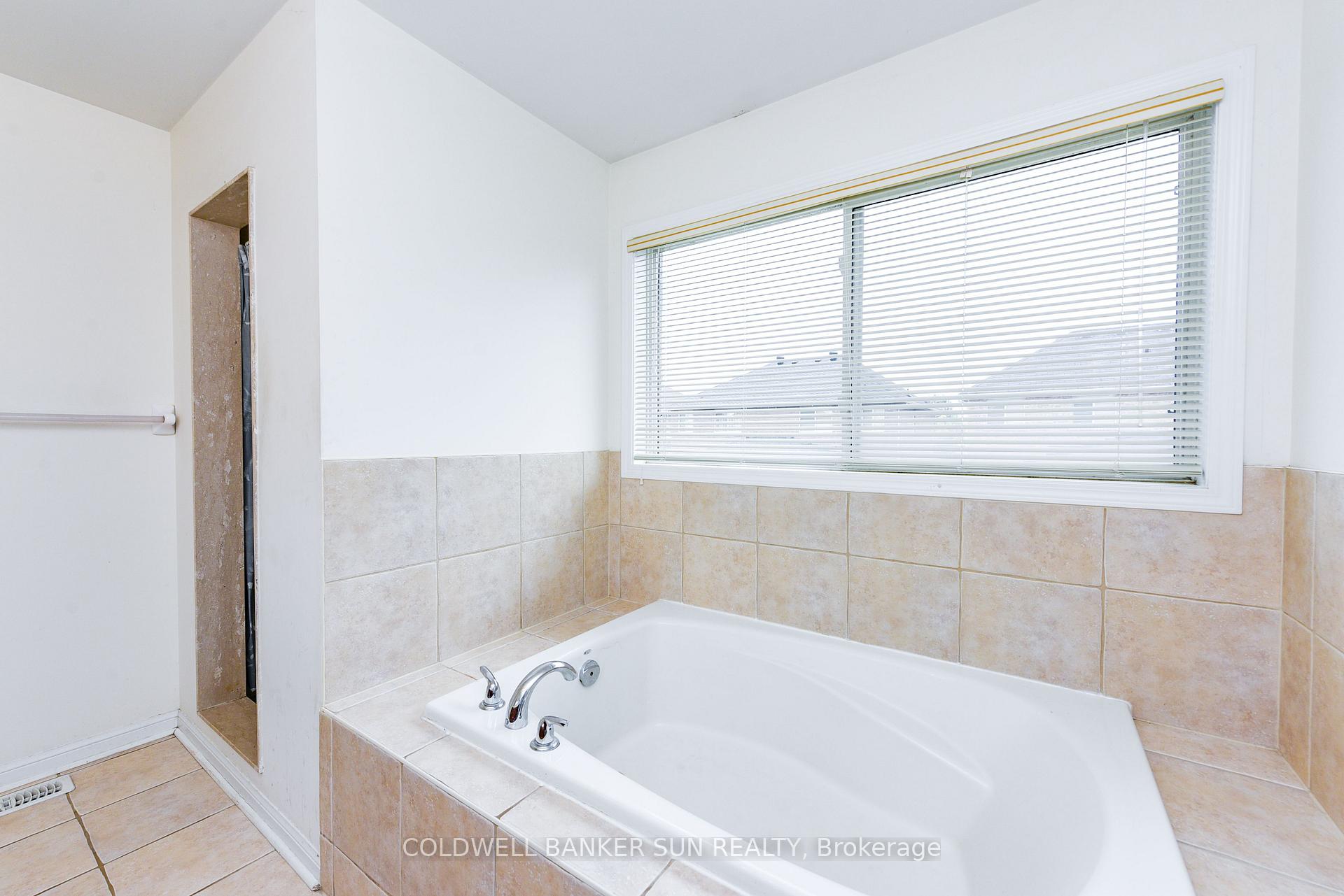 Photo 32 of 34 Benmore Crescent, Brampton, Vales of Castlemore — HOMEH
