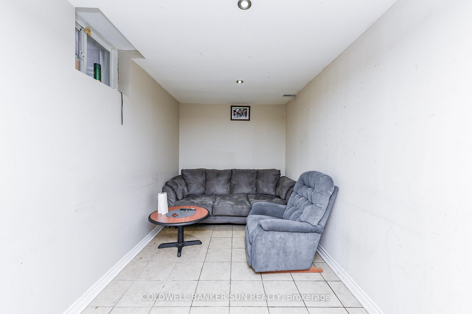 Photo 35 of 34 Benmore Crescent, Brampton, Vales of Castlemore — HOMEH