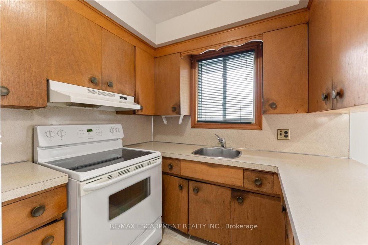 Photo 14 of 507 Upper Paradise Road, Hamilton, Gilbert — HOMEH