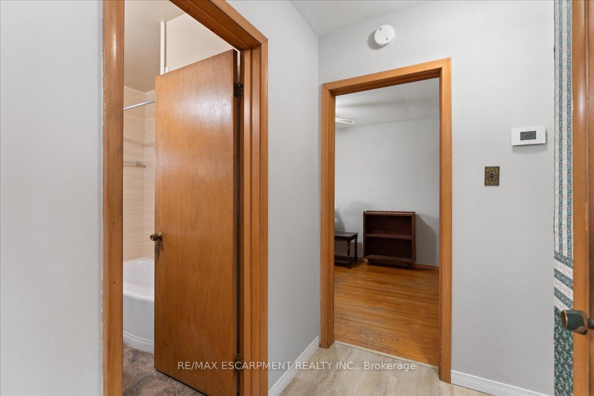 Photo 17 of 507 Upper Paradise Road, Hamilton, Gilbert — HOMEH