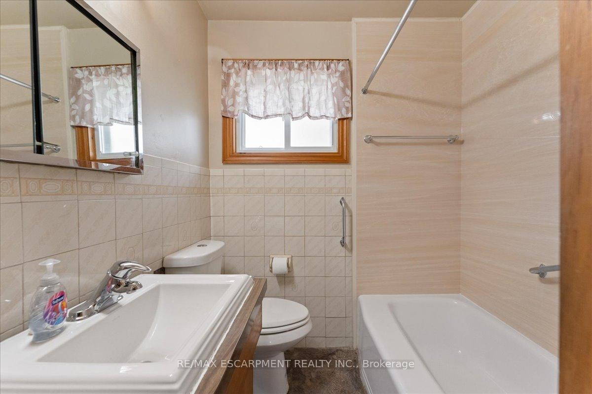 Photo 18 of 507 Upper Paradise Road, Hamilton, Gilbert — HOMEH