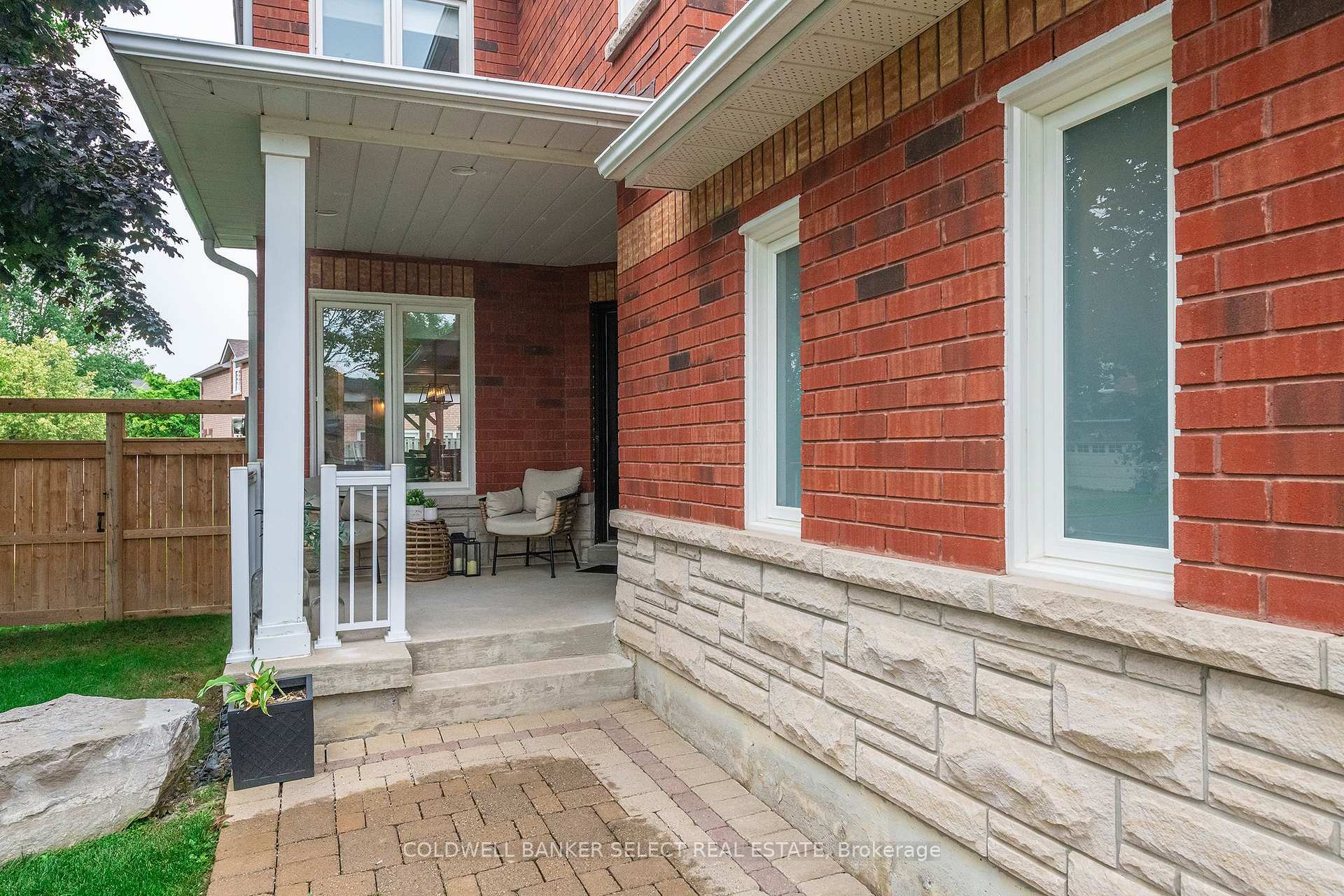Photo 4 of 2 Boltonview Crescent, Caledon, Bolton West — HOMEH
