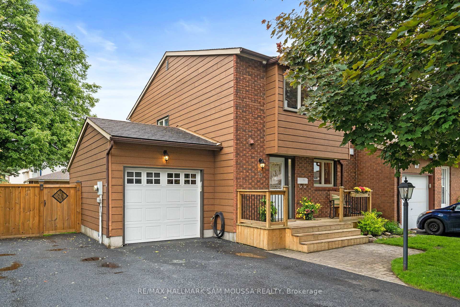 Photo 1 of 19 Berkshire Way, Ottawa, Barrhaven - Pheasant Run — HOMEH