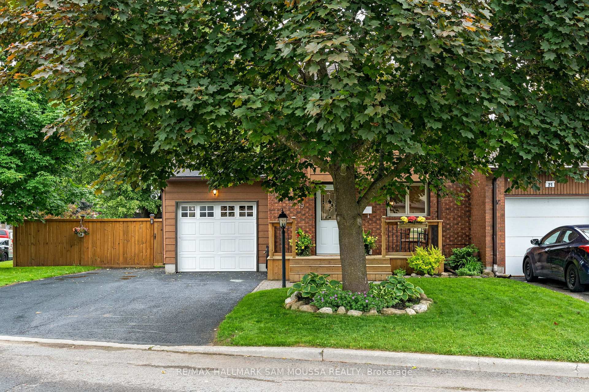 Photo 2 of 19 Berkshire Way, Ottawa, Barrhaven - Pheasant Run — HOMEH