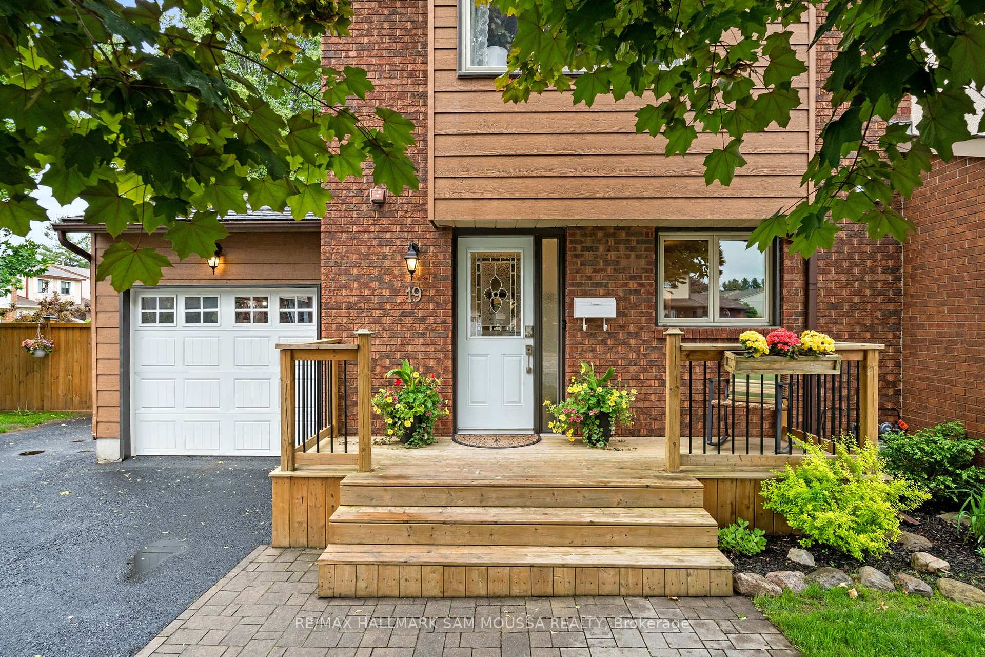 Photo 3 of 19 Berkshire Way, Ottawa, Barrhaven - Pheasant Run — HOMEH