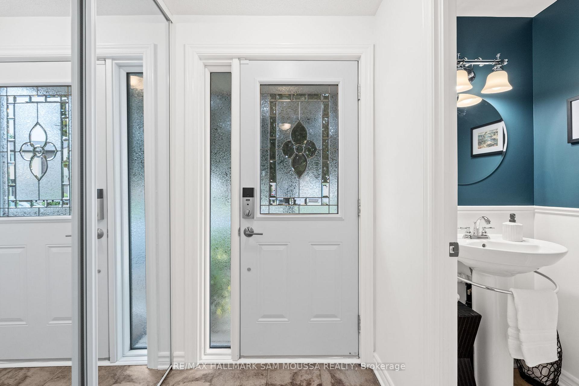 Photo 4 of 19 Berkshire Way, Ottawa, Barrhaven - Pheasant Run — HOMEH