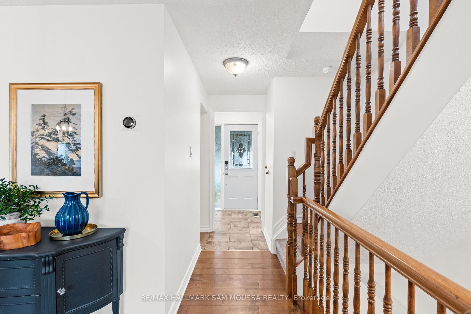 Photo 5 of 19 Berkshire Way, Ottawa, Barrhaven - Pheasant Run — HOMEH