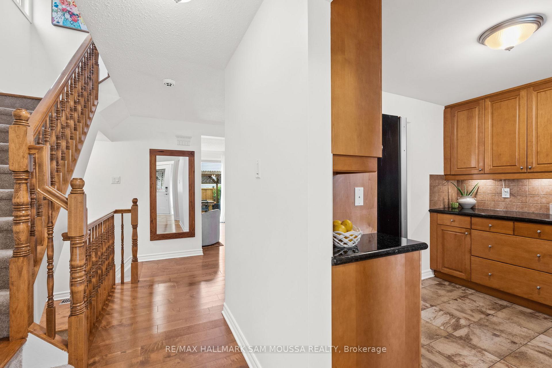 Photo 6 of 19 Berkshire Way, Ottawa, Barrhaven - Pheasant Run — HOMEH