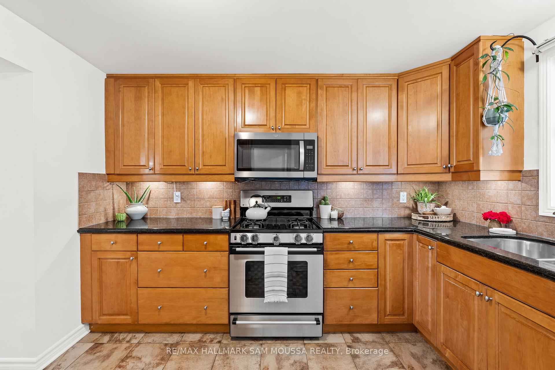 Photo 7 of 19 Berkshire Way, Ottawa, Barrhaven - Pheasant Run — HOMEH