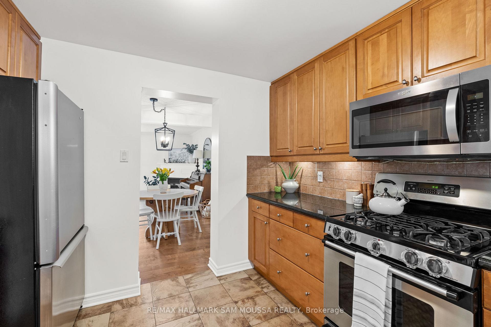 Photo 10 of 19 Berkshire Way, Ottawa, Barrhaven - Pheasant Run — HOMEH