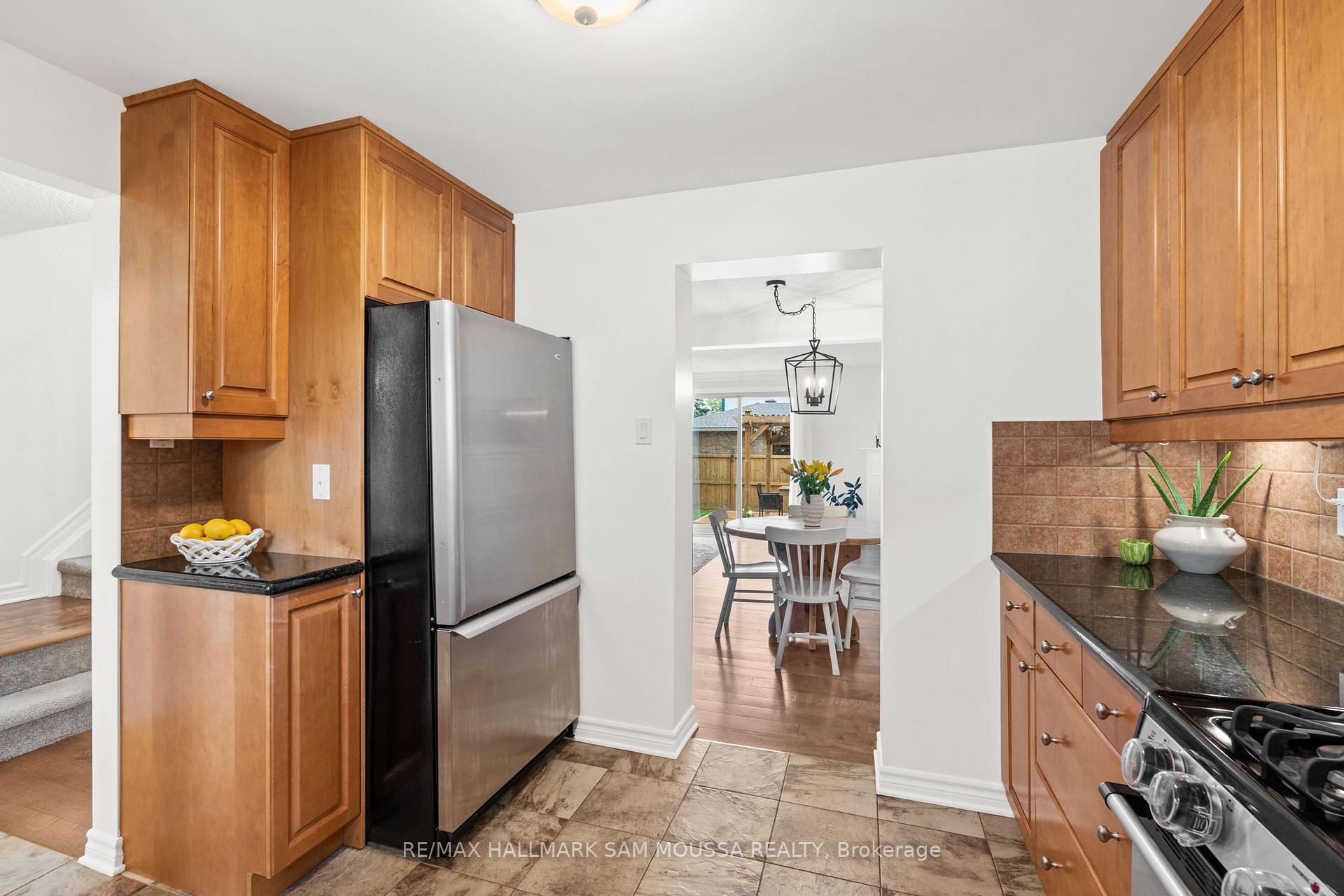 Photo 11 of 19 Berkshire Way, Ottawa, Barrhaven - Pheasant Run — HOMEH