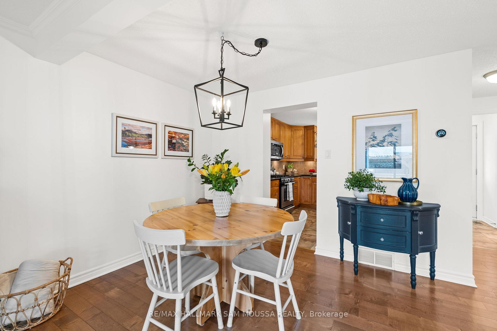 Photo 14 of 19 Berkshire Way, Ottawa, Barrhaven - Pheasant Run — HOMEH