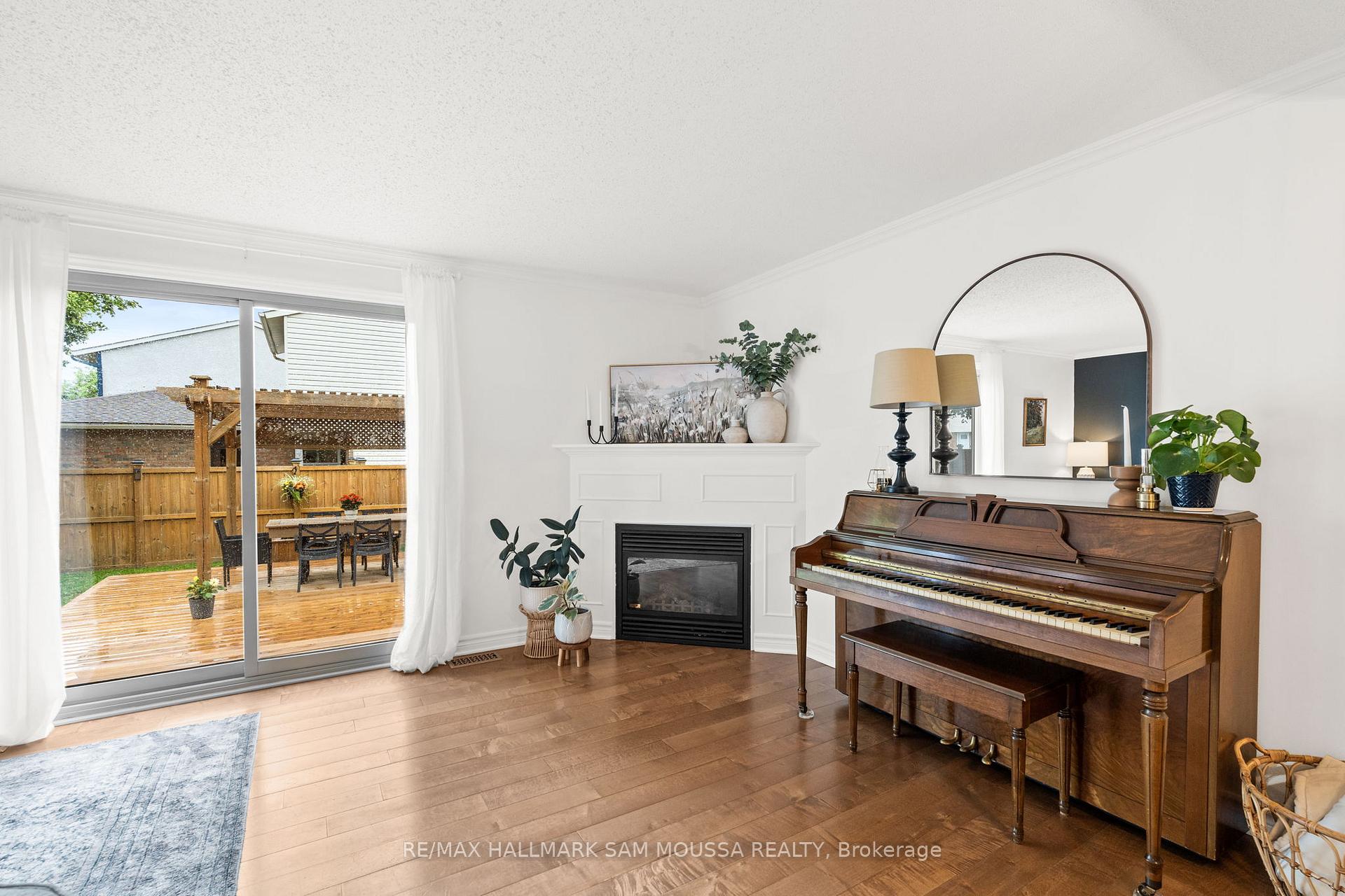 Photo 15 of 19 Berkshire Way, Ottawa, Barrhaven - Pheasant Run — HOMEH