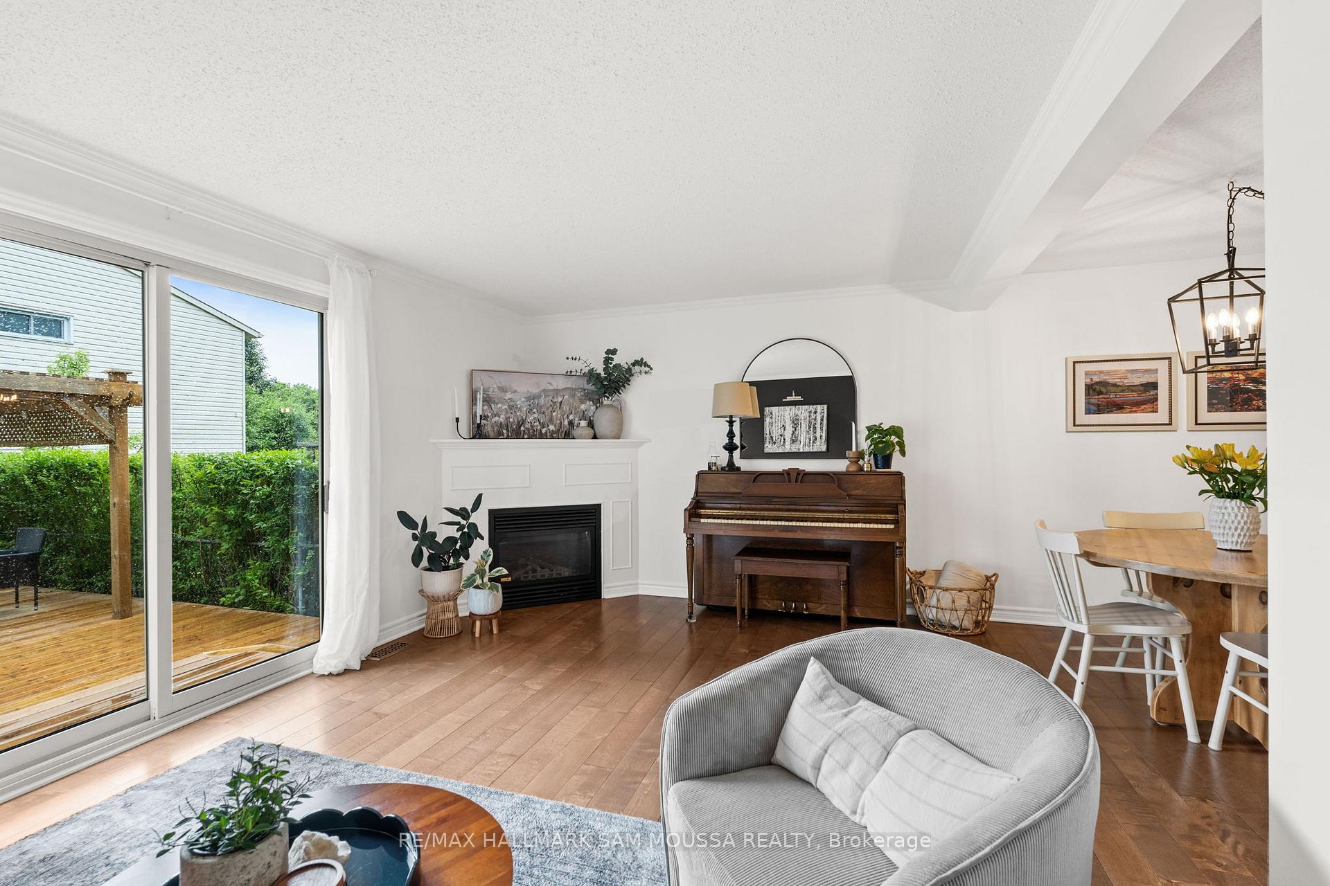 Photo 18 of 19 Berkshire Way, Ottawa, Barrhaven - Pheasant Run — HOMEH