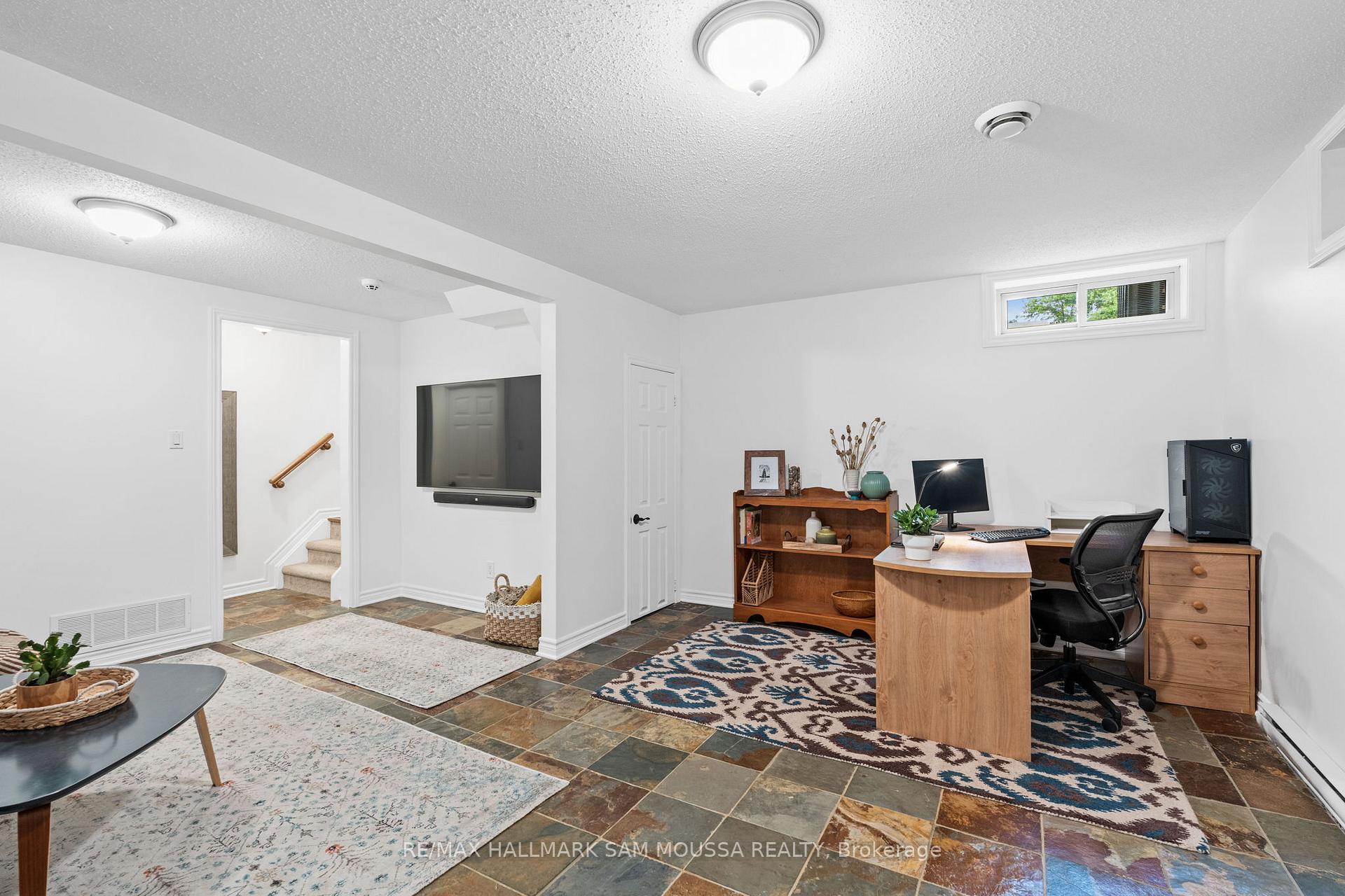 Photo 32 of 19 Berkshire Way, Ottawa, Barrhaven - Pheasant Run — HOMEH