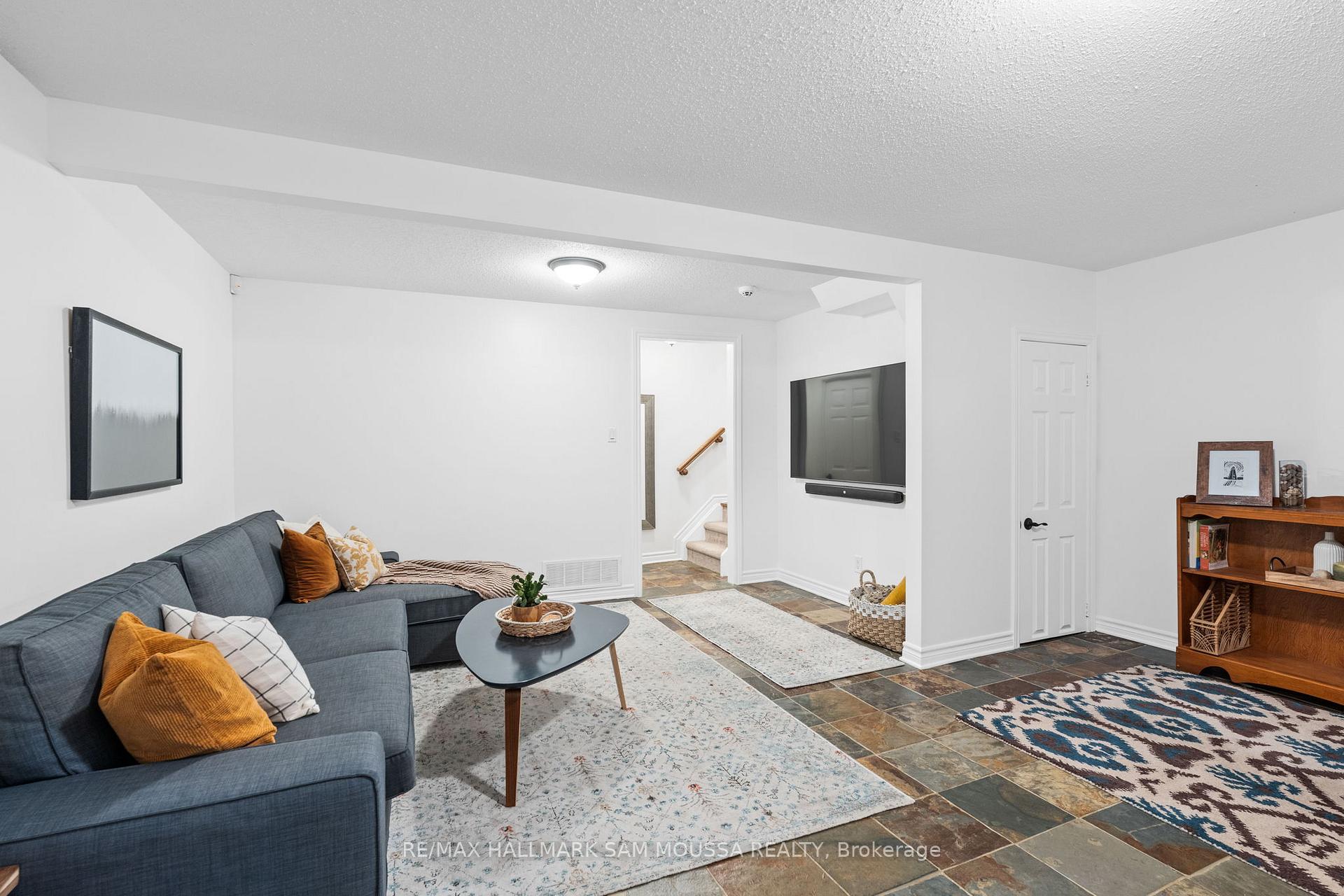 Photo 33 of 19 Berkshire Way, Ottawa, Barrhaven - Pheasant Run — HOMEH