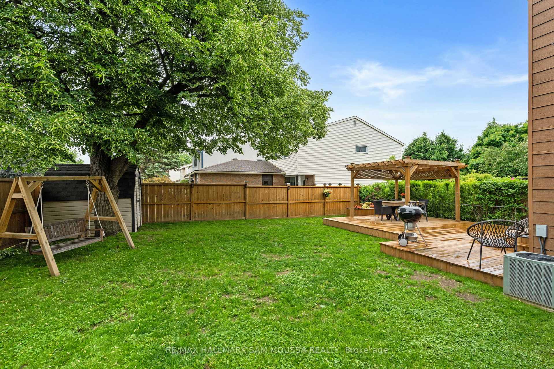Photo 37 of 19 Berkshire Way, Ottawa, Barrhaven - Pheasant Run — HOMEH