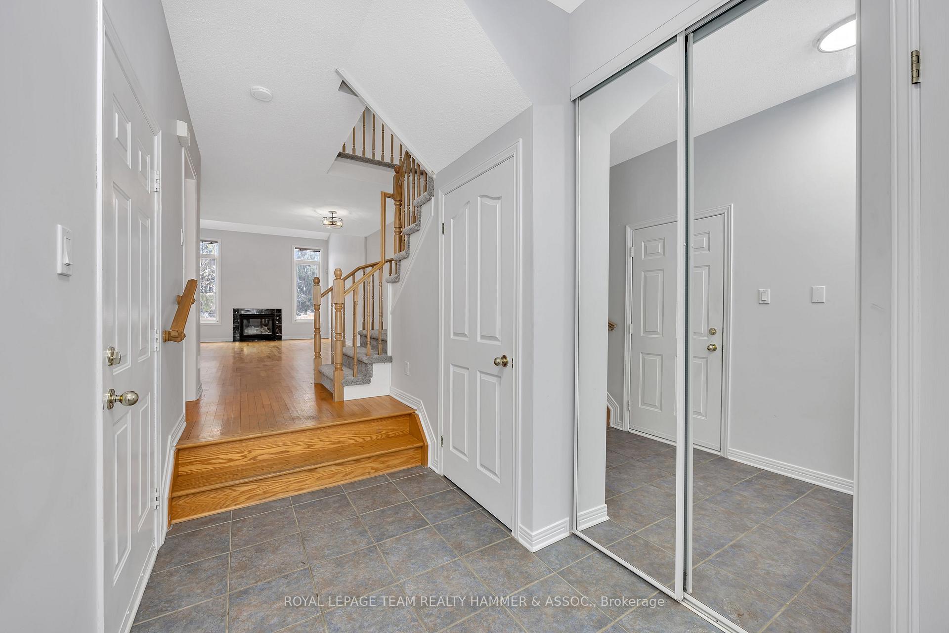 Photo 3 of 558 Wild Shore Crescent, Ottawa, Riverside South/Gloucester Glen — HOMEH