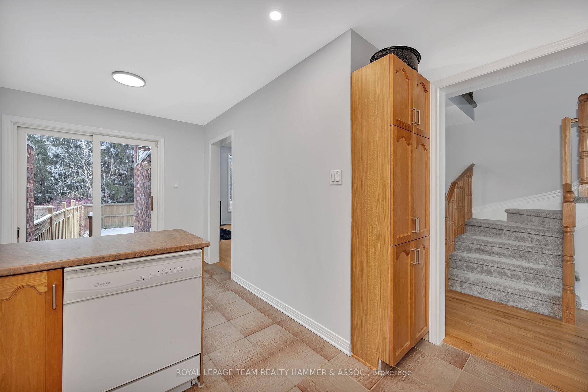 Photo 12 of 558 Wild Shore Crescent, Ottawa, Riverside South/Gloucester Glen — HOMEH