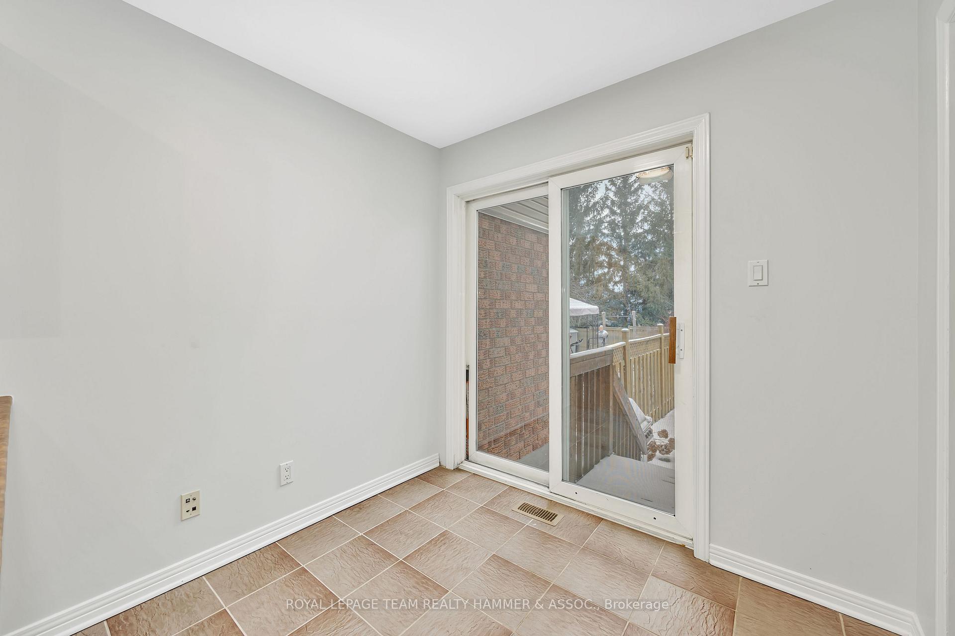 Photo 14 of 558 Wild Shore Crescent, Ottawa, Riverside South/Gloucester Glen — HOMEH