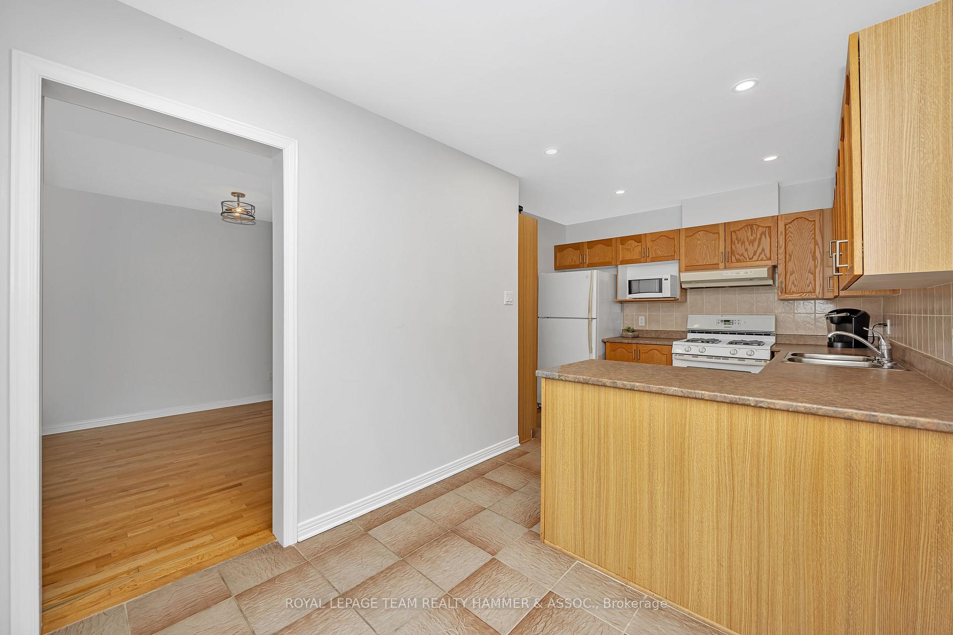 Photo 15 of 558 Wild Shore Crescent, Ottawa, Riverside South/Gloucester Glen — HOMEH