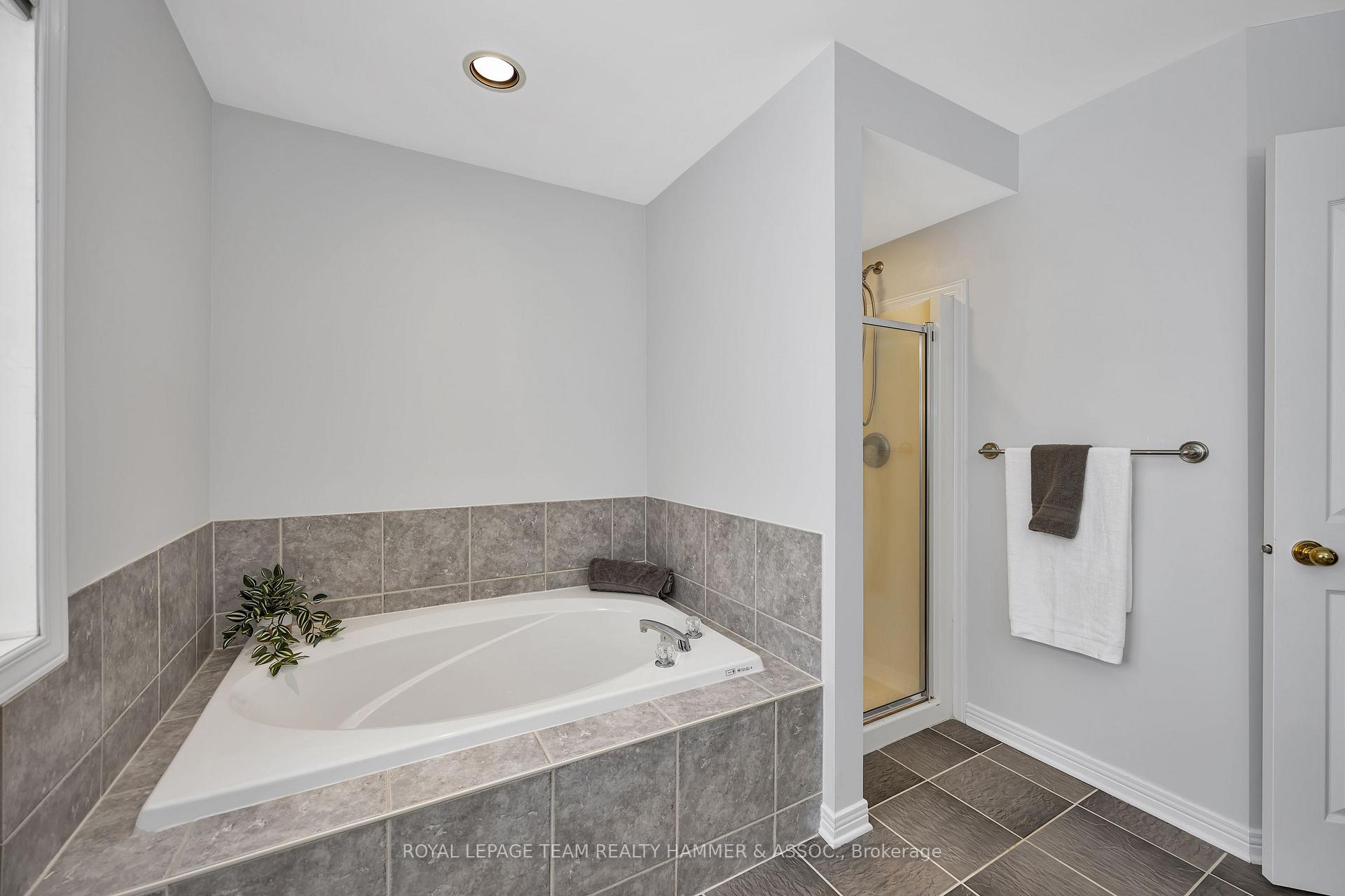 Photo 21 of 558 Wild Shore Crescent, Ottawa, Riverside South/Gloucester Glen — HOMEH