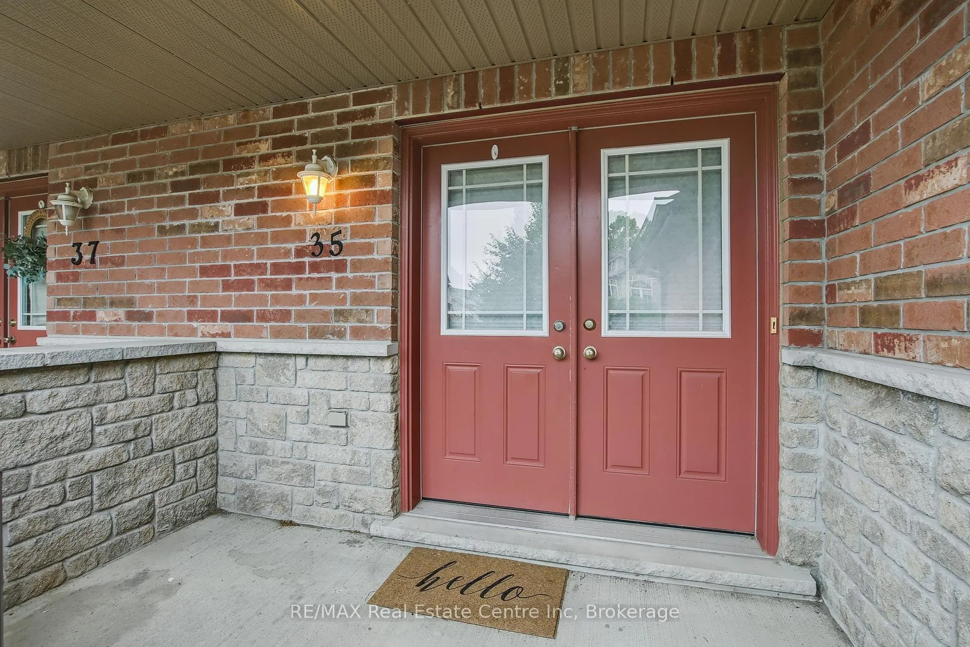 Photo 7 of 35 Revell Drive, Guelph, Clairfields/Hanlon Business Park — HOMEH