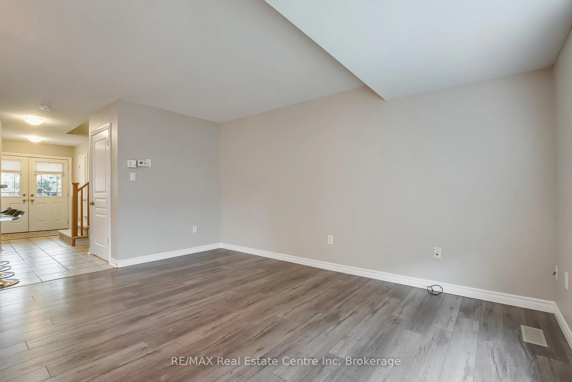 Photo 77 of 35 Revell Drive, Guelph, Clairfields/Hanlon Business Park — HOMEH