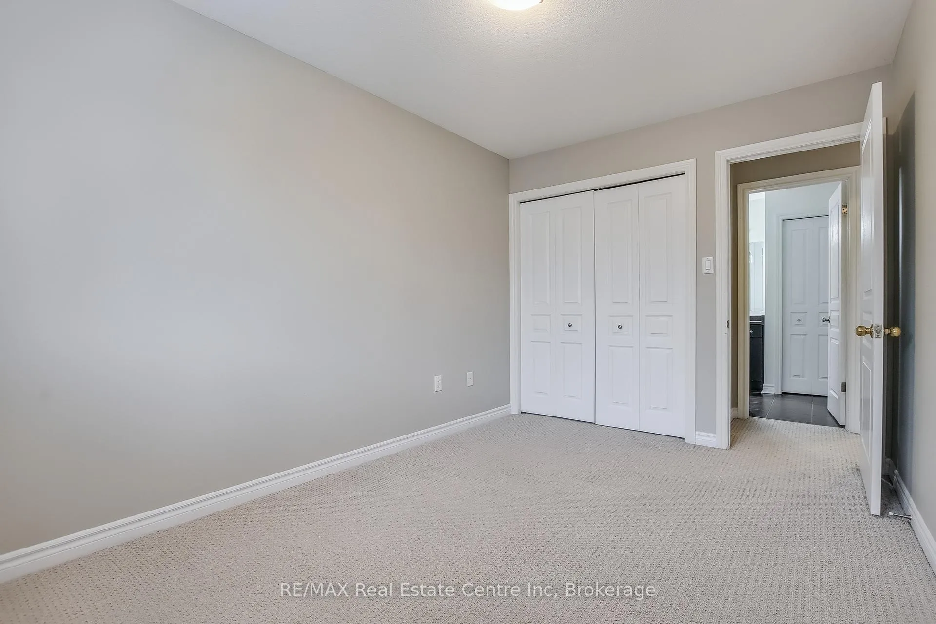 Photo 102 of 35 Revell Drive, Guelph, Clairfields/Hanlon Business Park — HOMEH