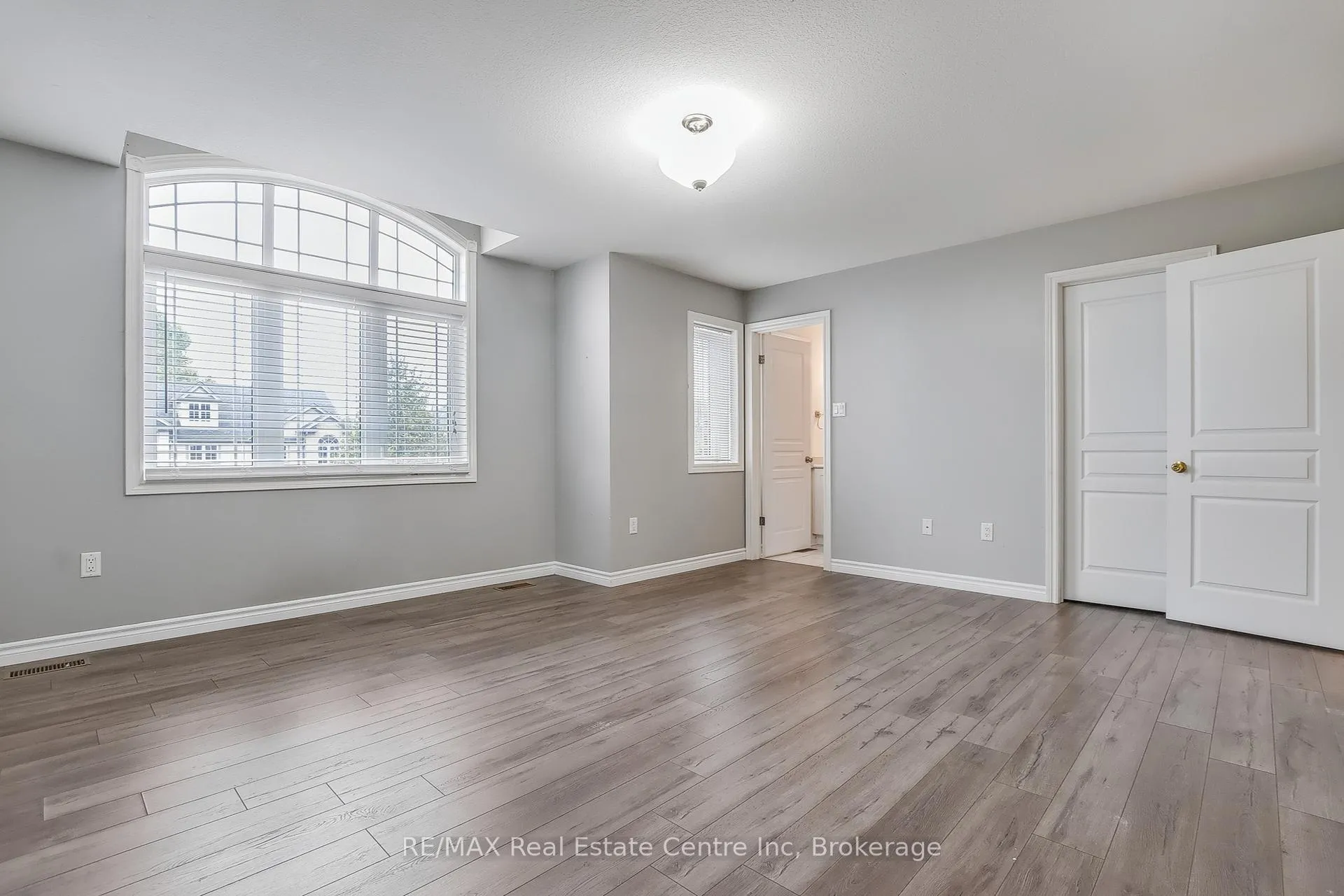 Photo 141 of 35 Revell Drive, Guelph, Clairfields/Hanlon Business Park — HOMEH