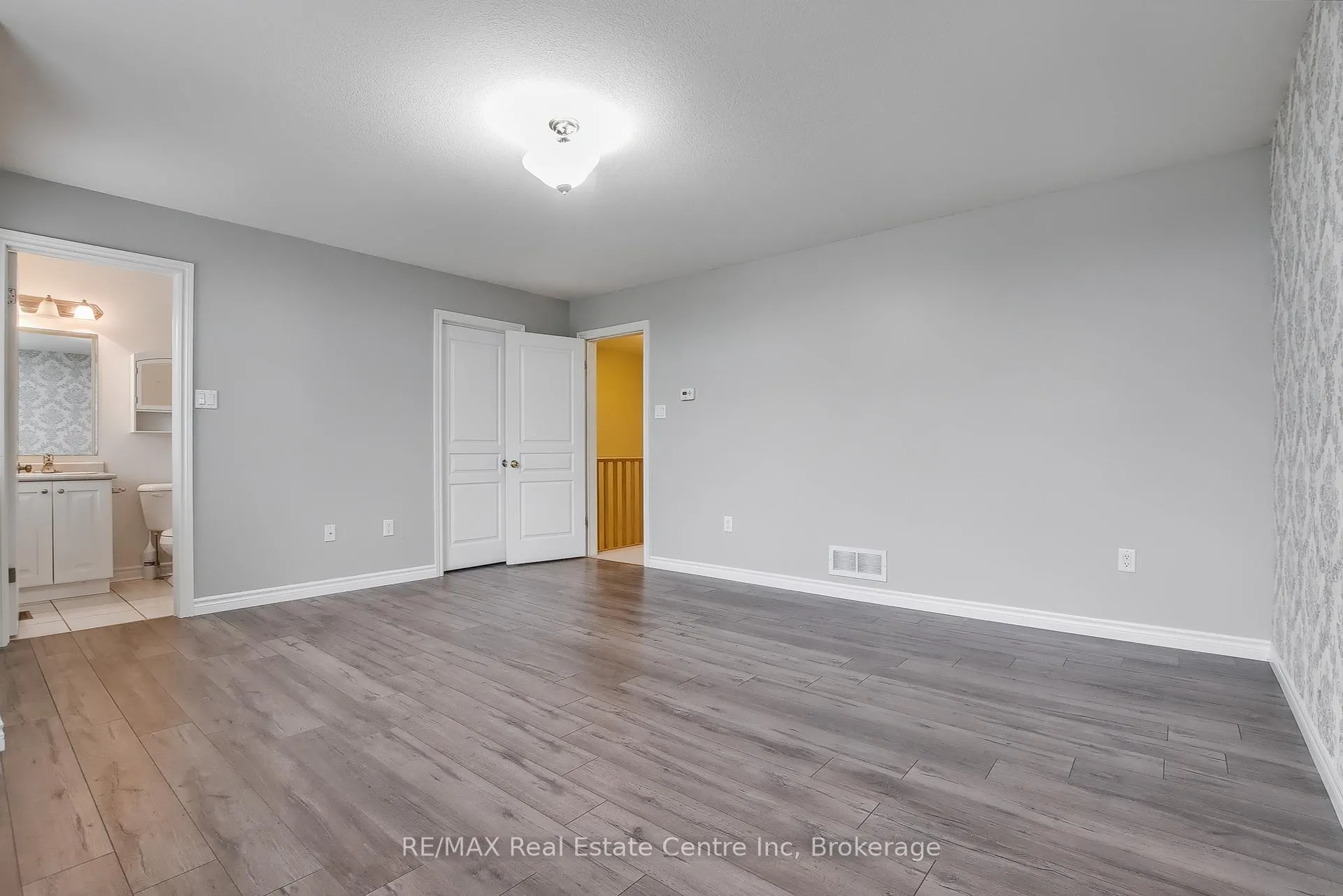 Photo 147 of 35 Revell Drive, Guelph, Clairfields/Hanlon Business Park — HOMEH