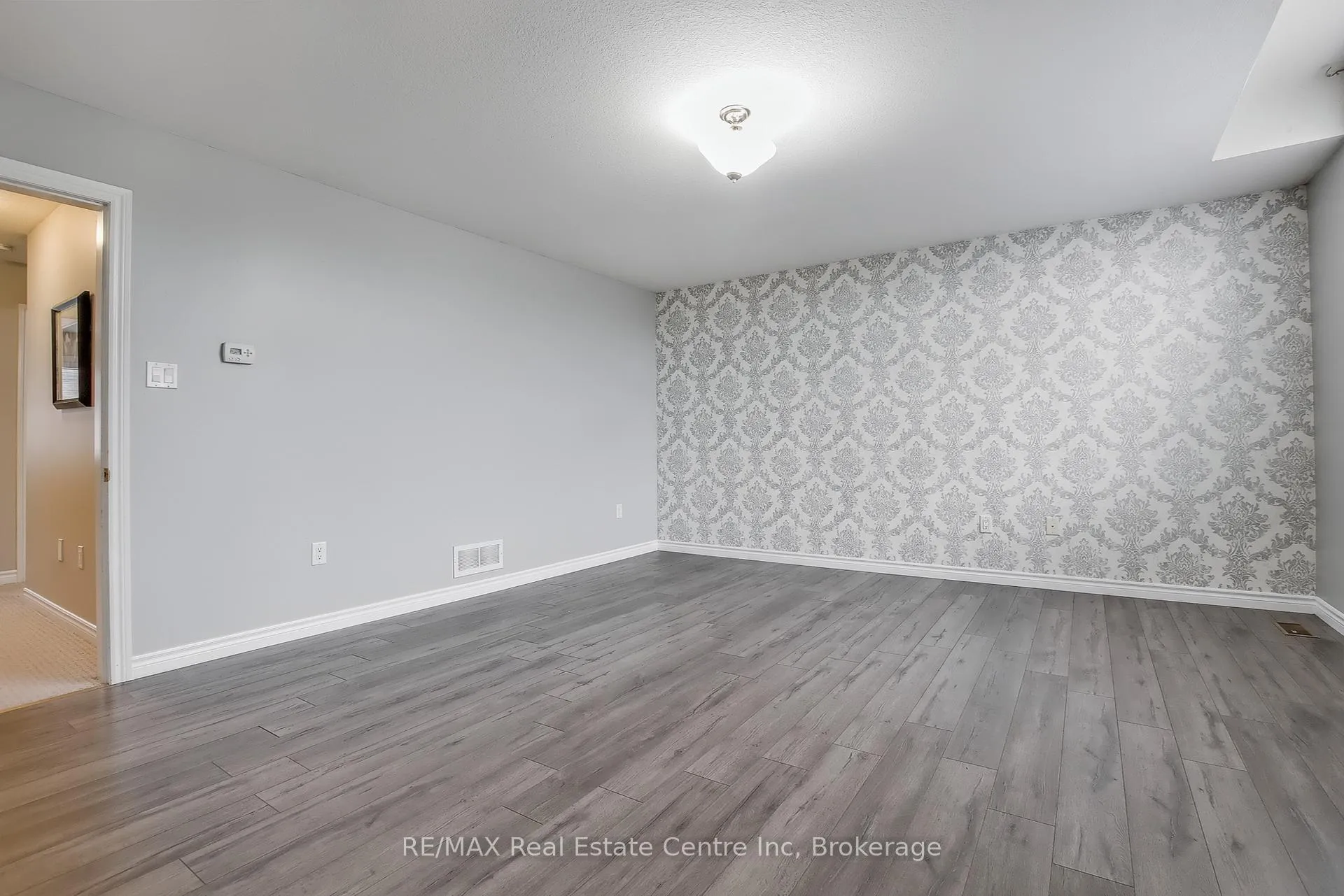 Photo 159 of 35 Revell Drive, Guelph, Clairfields/Hanlon Business Park — HOMEH