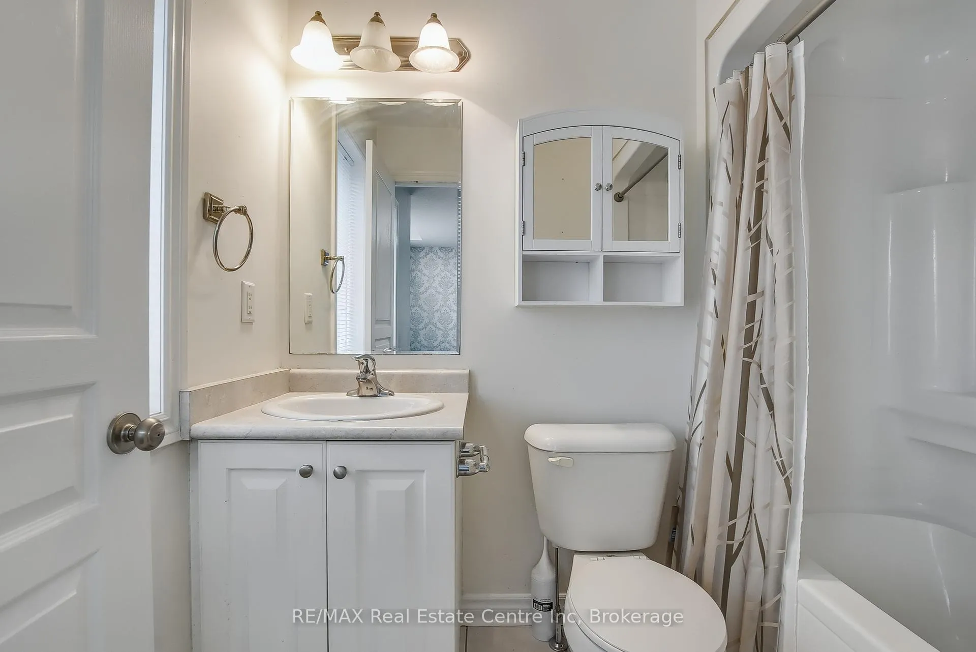 Photo 162 of 35 Revell Drive, Guelph, Clairfields/Hanlon Business Park — HOMEH