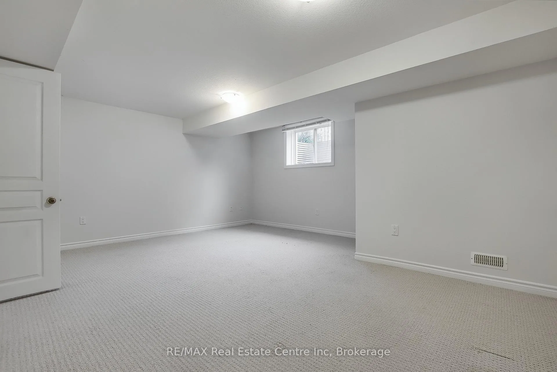 Photo 177 of 35 Revell Drive, Guelph, Clairfields/Hanlon Business Park — HOMEH