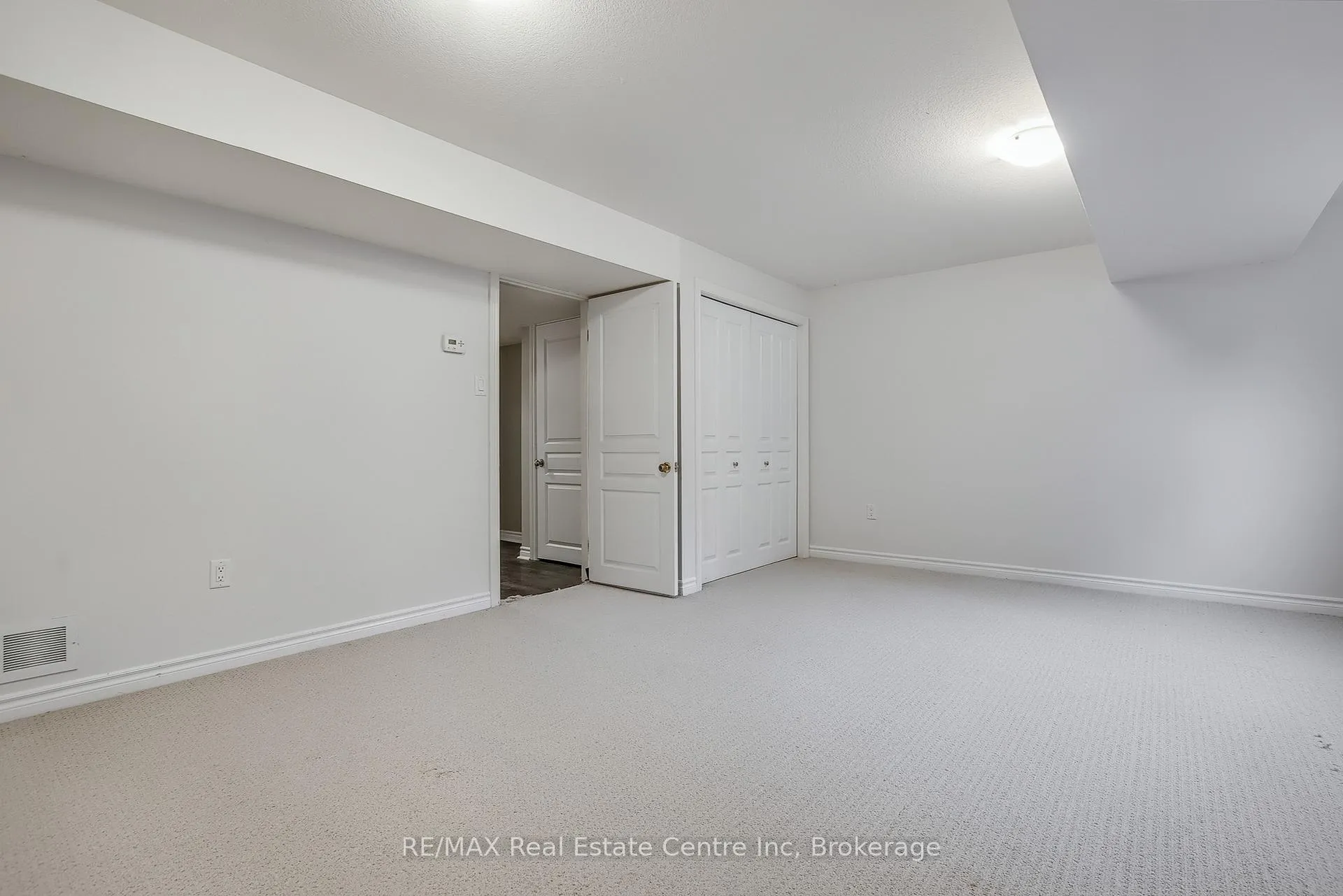 Photo 178 of 35 Revell Drive, Guelph, Clairfields/Hanlon Business Park — HOMEH