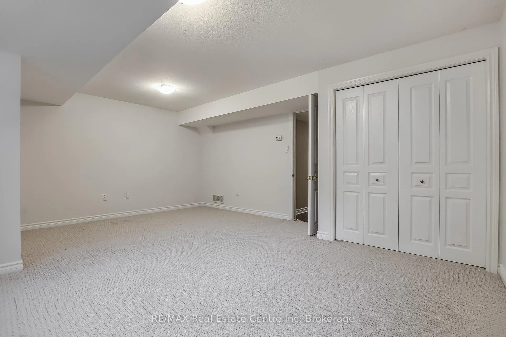 Photo 182 of 35 Revell Drive, Guelph, Clairfields/Hanlon Business Park — HOMEH