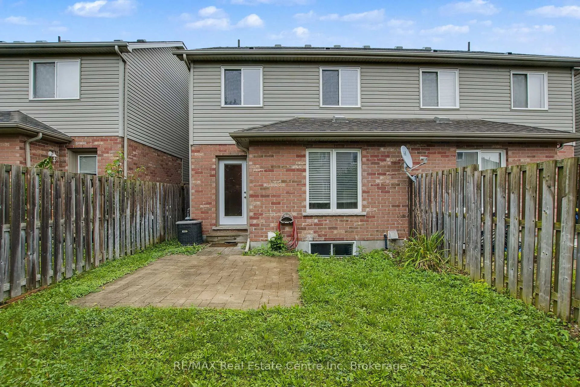Photo 207 of 35 Revell Drive, Guelph, Clairfields/Hanlon Business Park — HOMEH