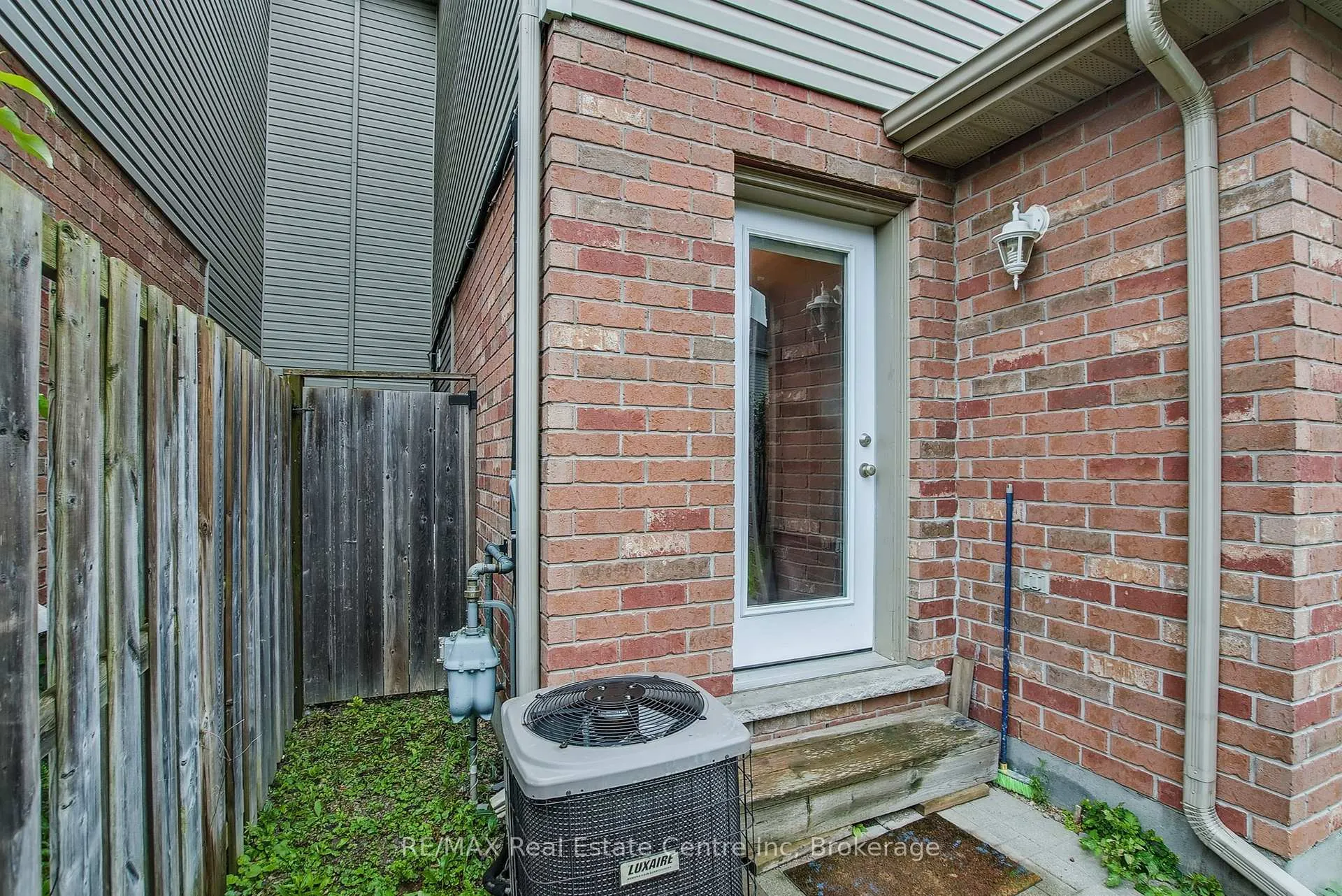 Photo 213 of 35 Revell Drive, Guelph, Clairfields/Hanlon Business Park — HOMEH