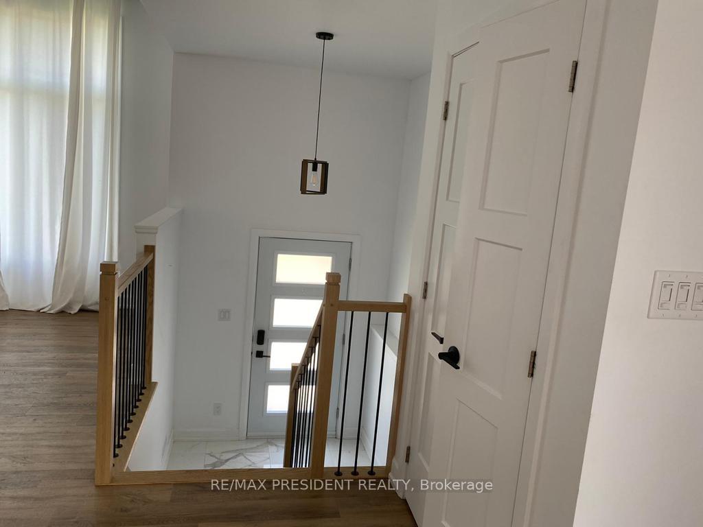 Photo 3 of 76 Cameron Crescent, Cornwall — HOMEH