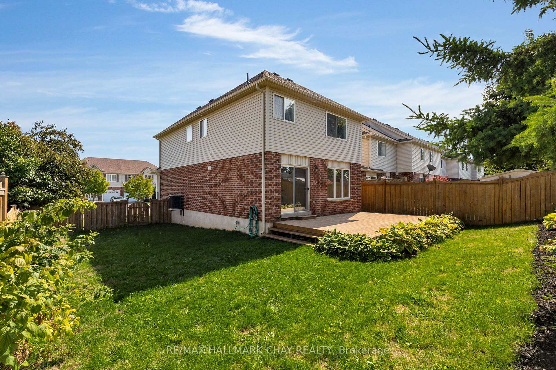 Photo 2 of 97 Bentley Crescent, Barrie, 400 West — HOMEH