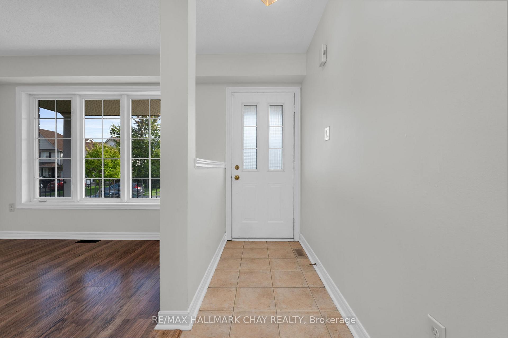 Photo 4 of 97 Bentley Crescent, Barrie, 400 West — HOMEH
