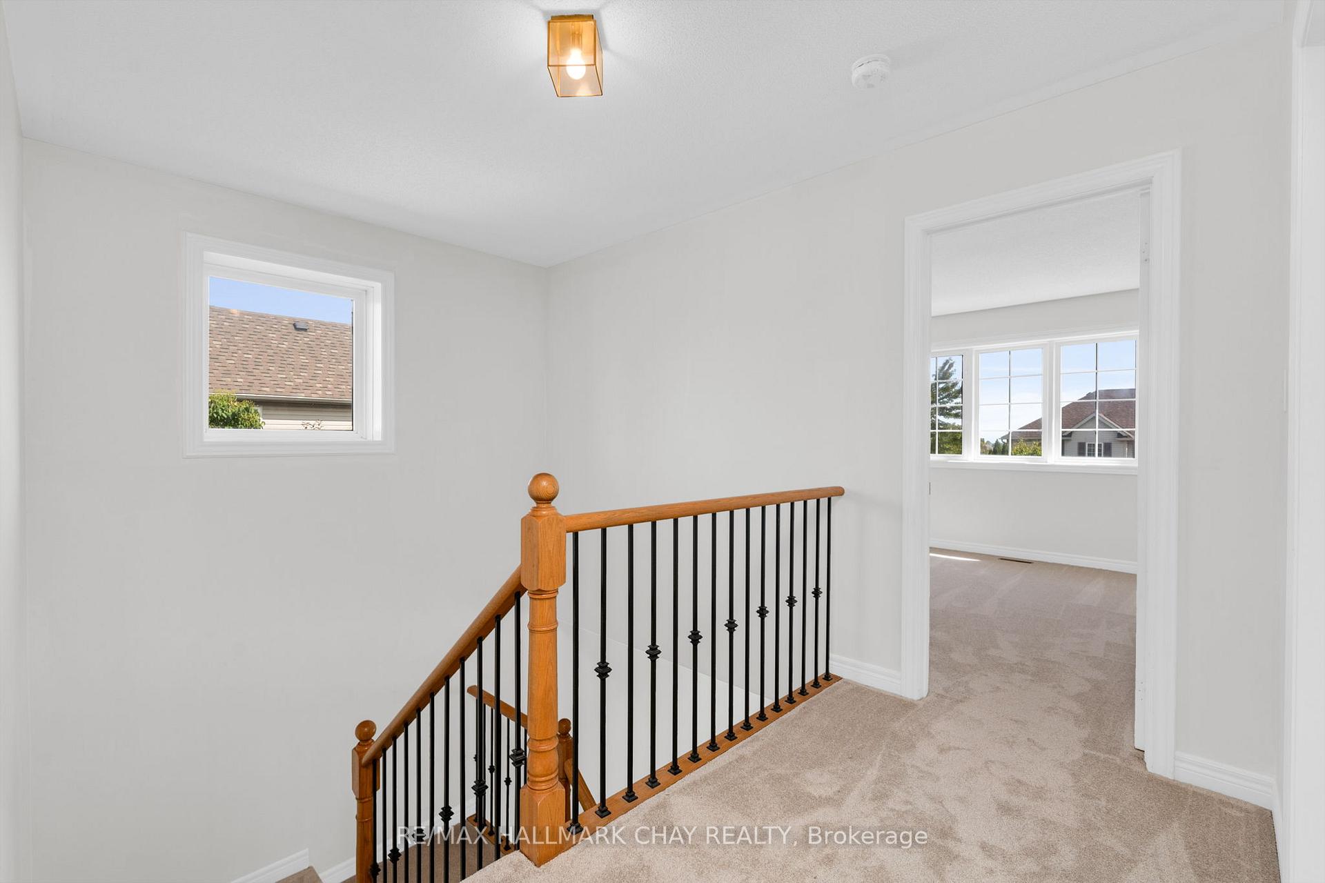 Photo 19 of 97 Bentley Crescent, Barrie, 400 West — HOMEH