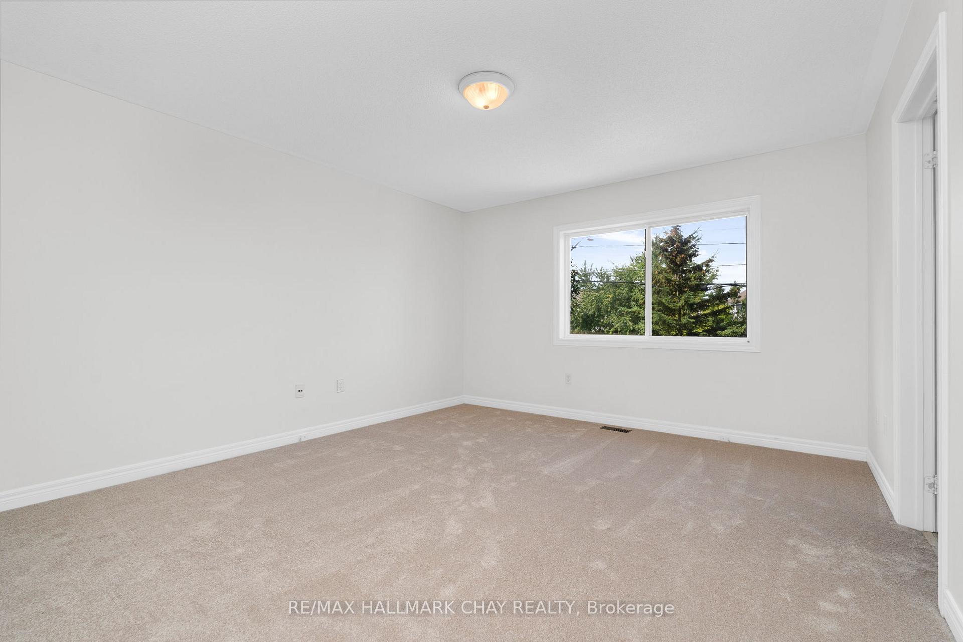 Photo 25 of 97 Bentley Crescent, Barrie, 400 West — HOMEH