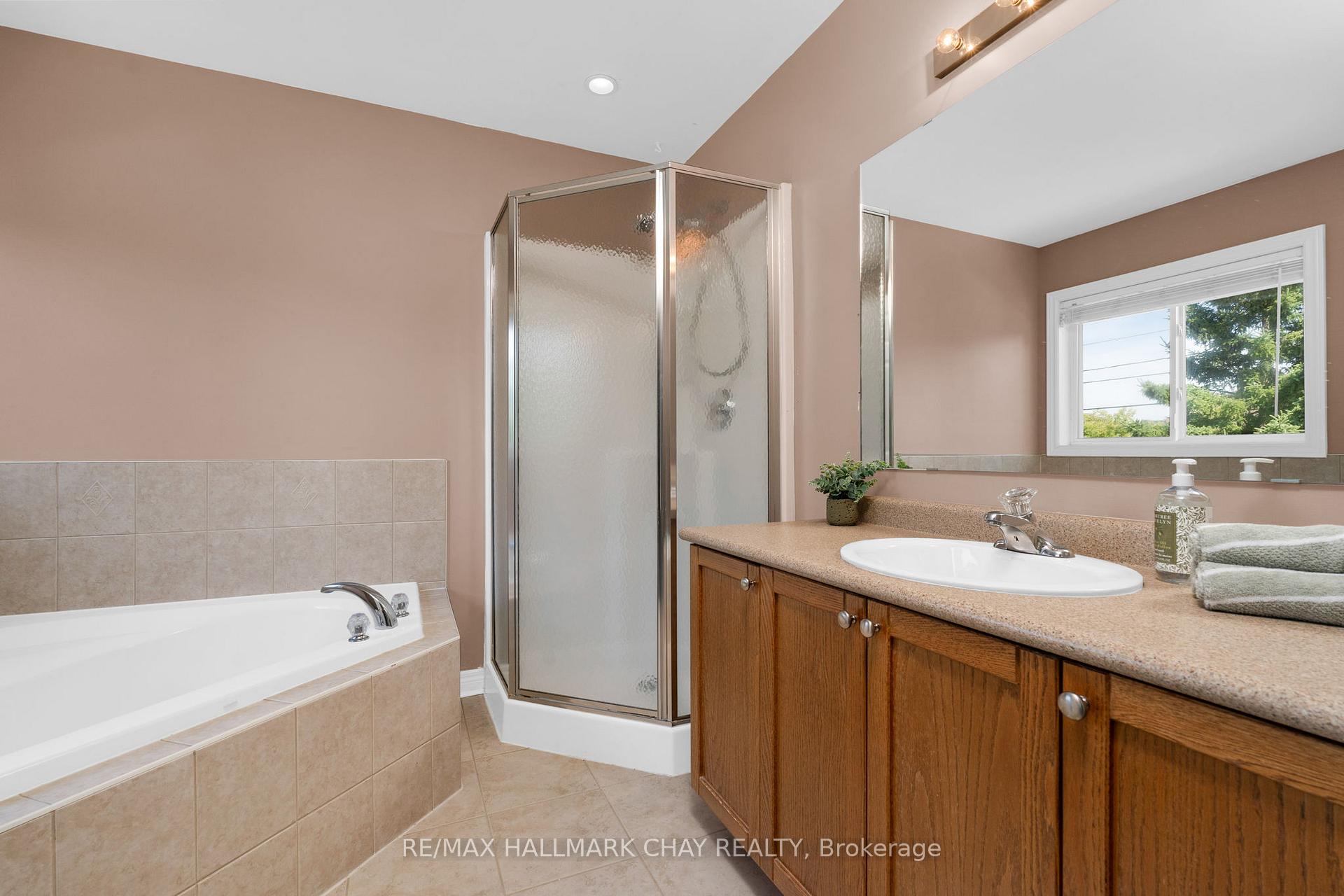 Photo 28 of 97 Bentley Crescent, Barrie, 400 West — HOMEH