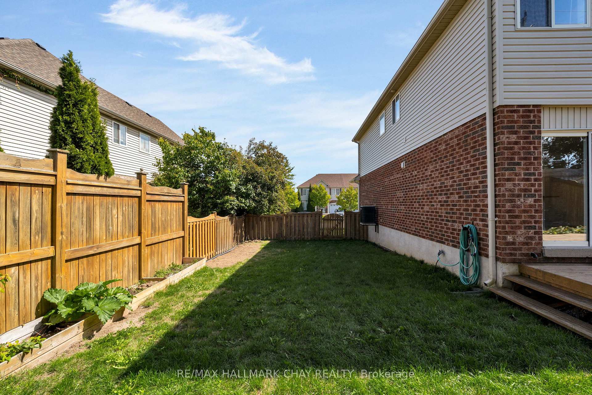 Photo 35 of 97 Bentley Crescent, Barrie, 400 West — HOMEH