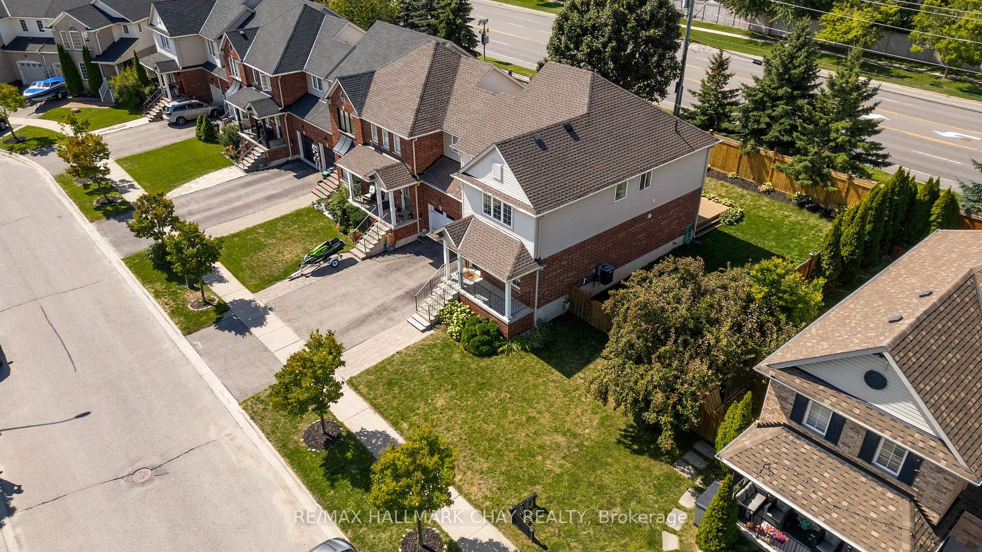 Photo 38 of 97 Bentley Crescent, Barrie, 400 West — HOMEH